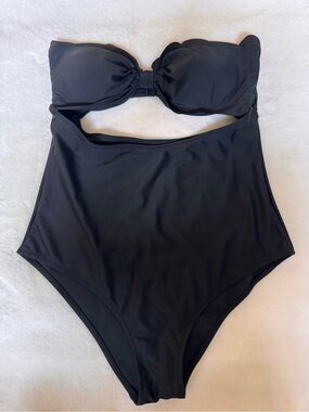 ✅ “Cup She” Classic Black One-Piece Swimsuit with Bandeau Top